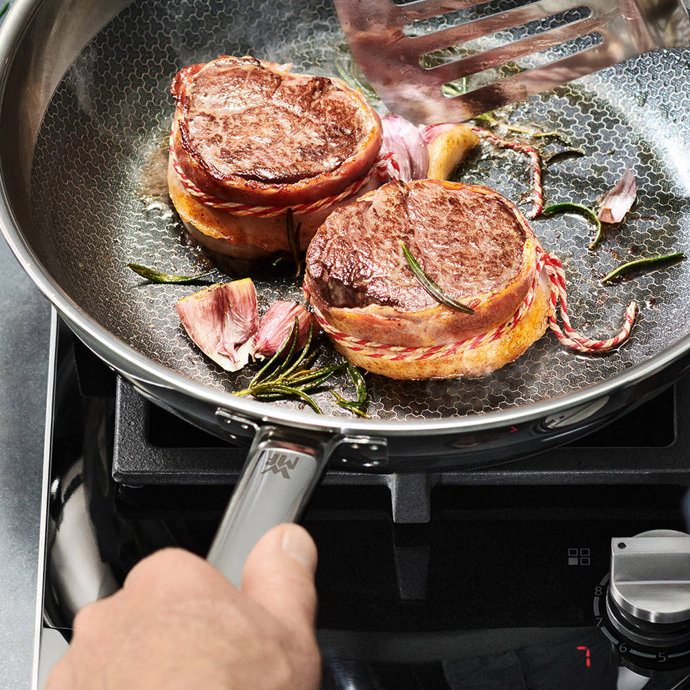 Protection Grid – extremely durable thanks to a scratch-resistant honeycomb structure